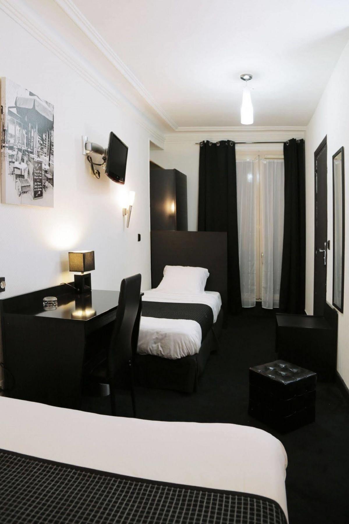 Hotel De L'Exposition - Republique Париж Екстериор снимка